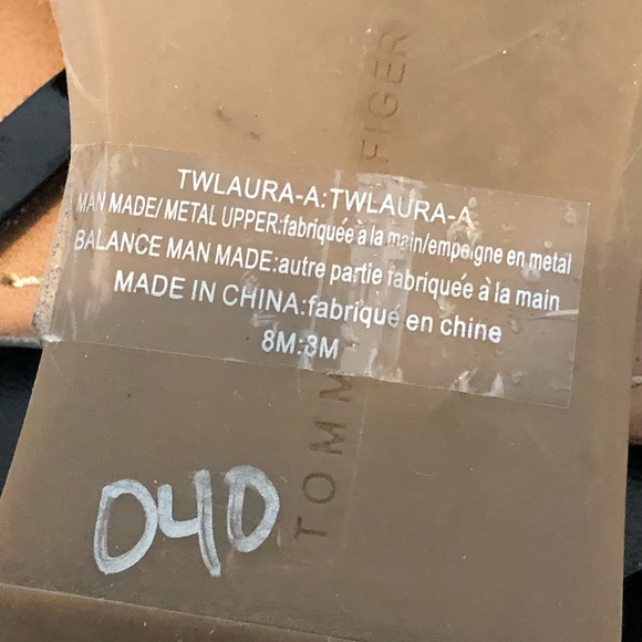 Tommy Hilfiger black sandals. Size 8 - Picture 2 of 3